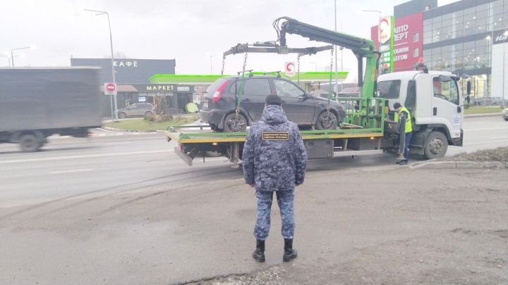 Автоледи из Казани лишилась автомобиля из-за долгов