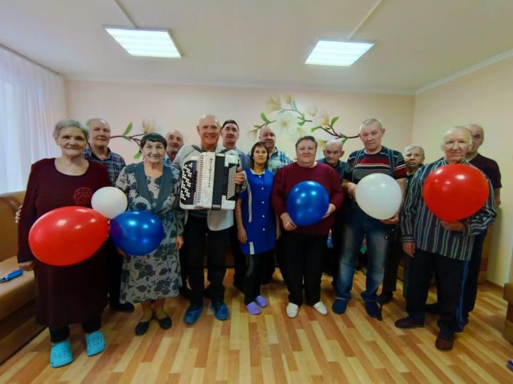 В Спасском ДИПИ прошёл музыкальный час «Нежной, ласковой самой»