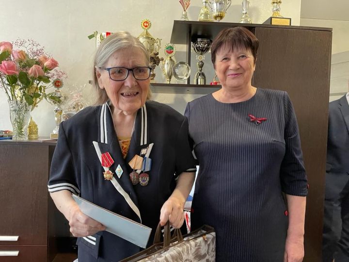 Ветерана педагогического труда Нину Ивановну Борюшкину поздравили с 90-летием