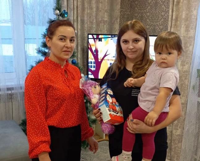 Директор Спасского дома-интерната поздравила семью участника СВО