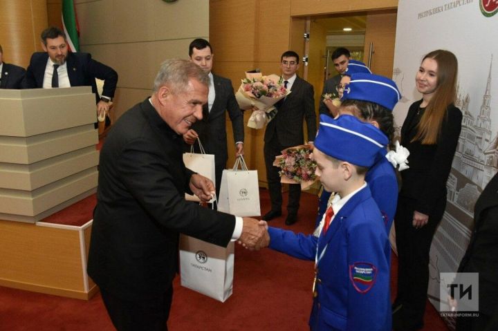 Минниханов наградил школьников за победу во всероссийском конкурсе «Безопасное колесо»