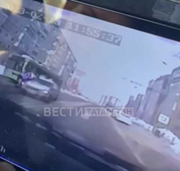 В Татарстане водитель иномарки сбил двух 15-летних школьниц на зебре