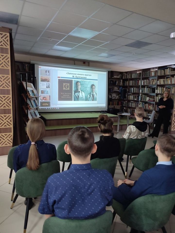 Школьники Болгарской санаторной школы-интерната посетили центральную библиотеку