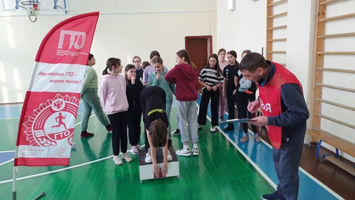 Школьники Болгарской средней школы №2 сдали нормы ГТО