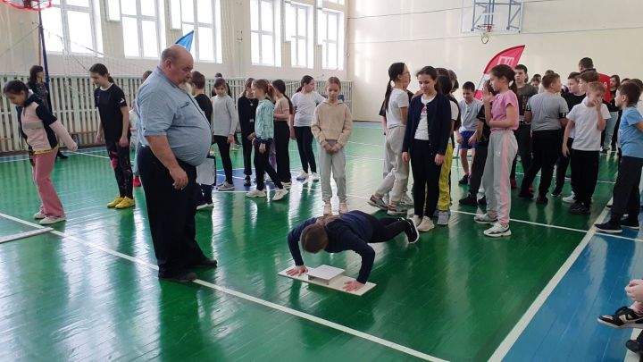 Школьники Болгарской средней школы №2 сдали нормы ГТО