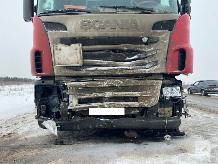 Женщина и подросток погибли в ДТП с фурой в Татарстане, ещё один ребёнок находится в больнице