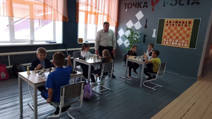 В Кимовской школе проходит  школьный турнир по   шахматам