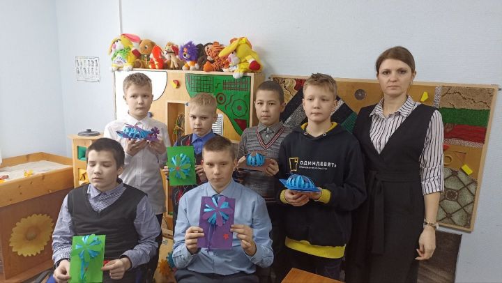 Для учеников коррекционной школы-интерната Болгара провели мастер-класс «Любим папам…»