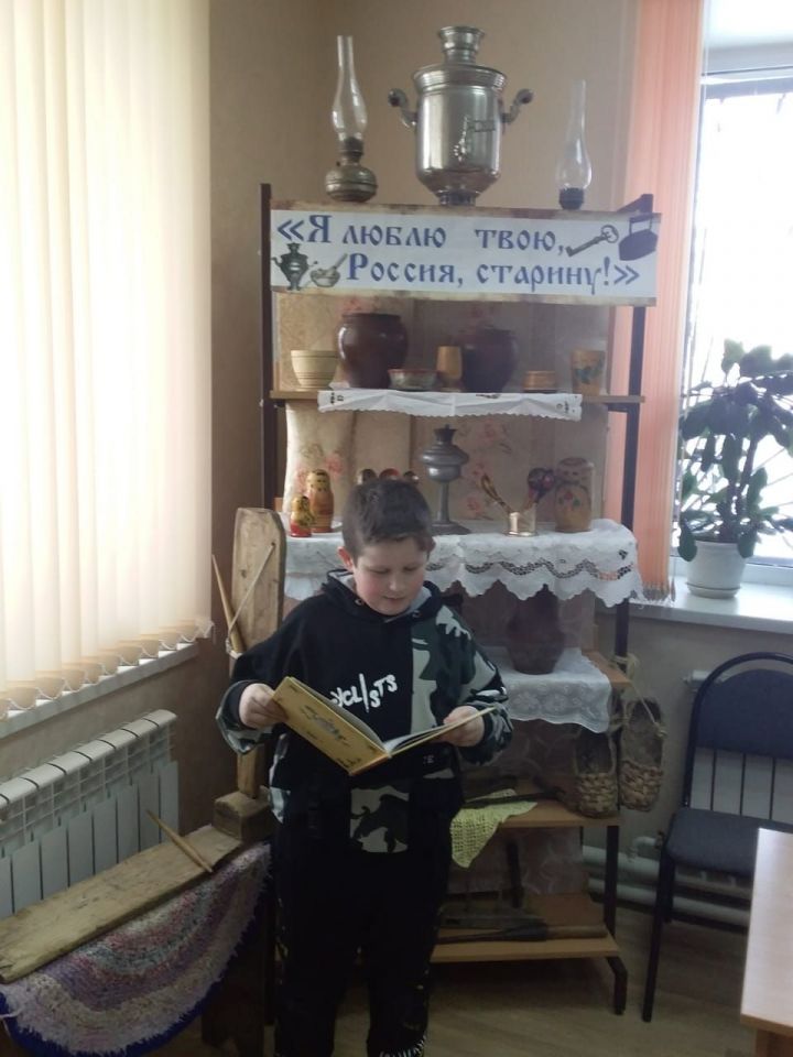 В детской библиотеке Болгара открылась предметно-бытовая выставка «Я люблю твою, Россия, старину»