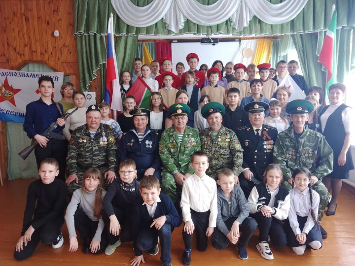 Моряки-ветераны рассказали ученикам Никольской школы о своей службе