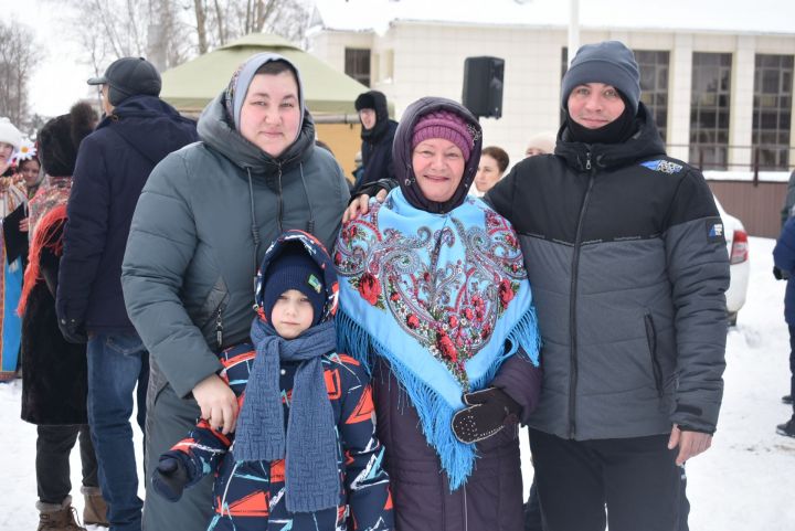 На центральной площади Болгара прошли народные гулянья по случаю Масленицы
