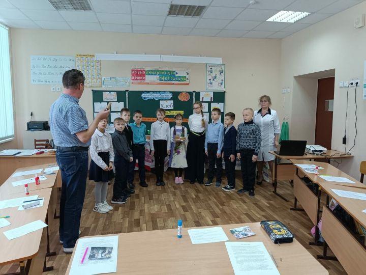 В Болгарской санаторной школе-интернате прошёл литературный час «Хлеб всему голова»