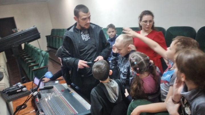 Ученики Болгарской санаторной школы-интерната побывали на экскурсии в районном Доме культуры