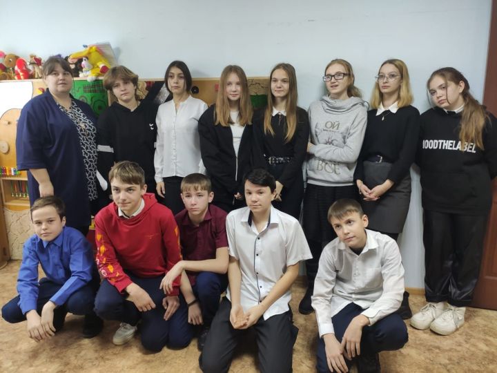 Психолог социального центра «Рассвет» провела психологический час-тренинг «Вместе - мы команда!»