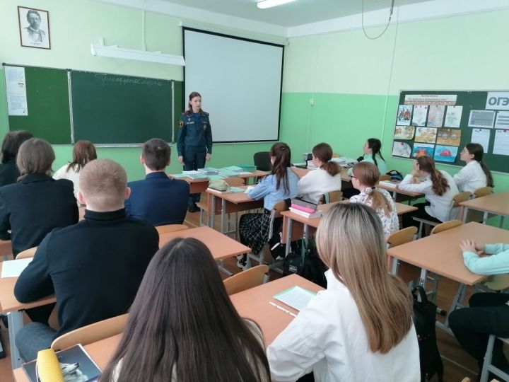 В Болгарской средней школе №1 с учениками провели профилактическую беседу
