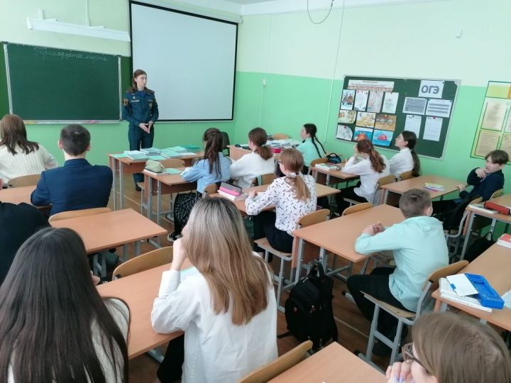 В Болгарской средней школе №1 с учениками провели профилактическую беседу