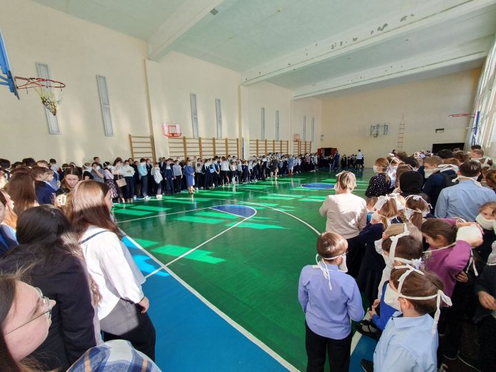 В Болгарской средней школе №2 проведена учебная тренировка по эвакуации
