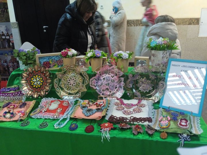 В Болгаре прошёл муниципальный  этап  конкурса - выставки декоративно-прикладных изделий «Сувениры России»