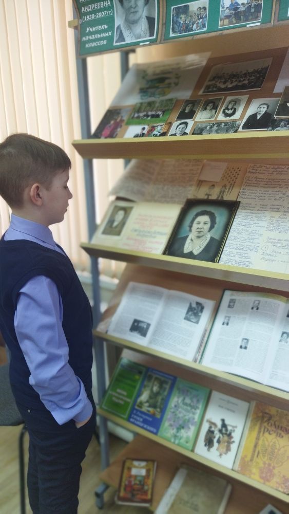 В детской библиотеке Болгара открылся цикл выставок, посвящённых педагогическим работникам