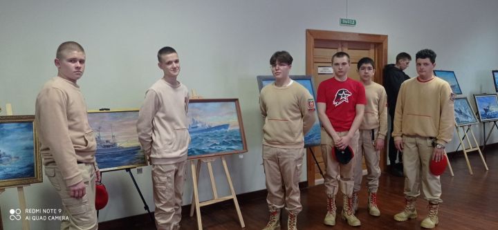 В районном Доме культуры состоялось открытие выставки картин Ильгиза Исхакова «Под водной гладью»