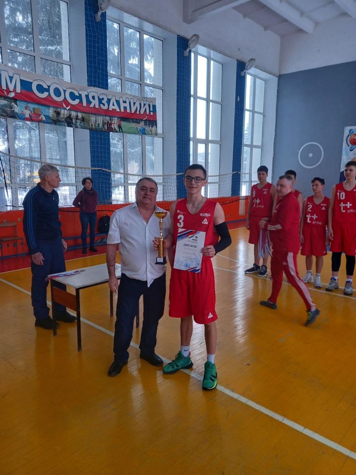 Спасские спортсмены заняли первое место в VIII межрегиональных соревнованиях «Турнир четырёх»  по баскетболу