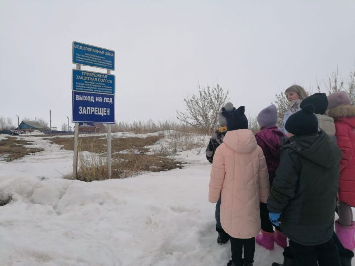 С учениками Полянской школы провели беседу «Чтобы не попасть в беду, не ходи весной по льду»