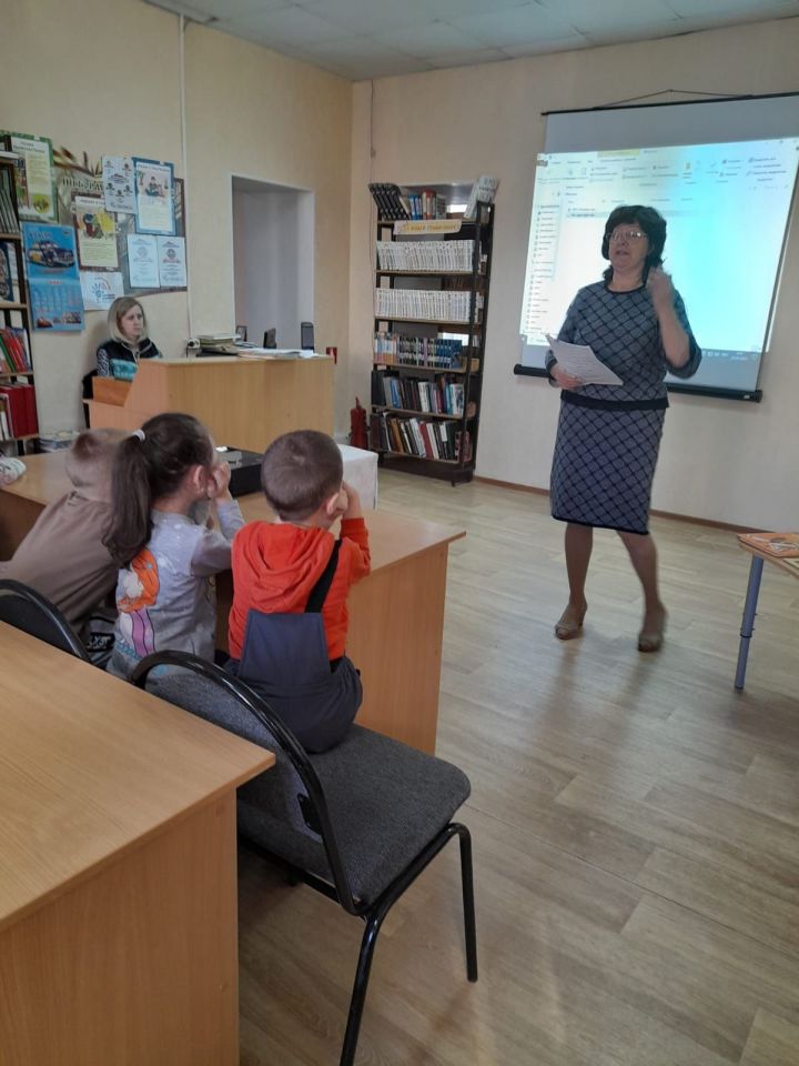 Объединение «Клуб юного читателя» посетили детскую библиотеку Болгара