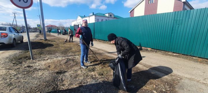 Сотрудники администрации Спасского района вышли на субботник