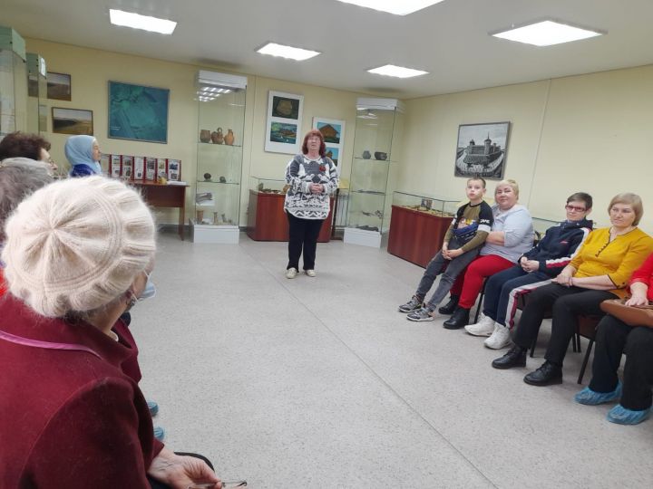 Сотрудники Болгарского музея-заповедника и пенсионеры Болгара посетили музей «Сувар»
