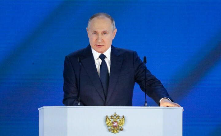 Владимир Путин педагогам: своим примером вы научили учеников отличать подлость от правды