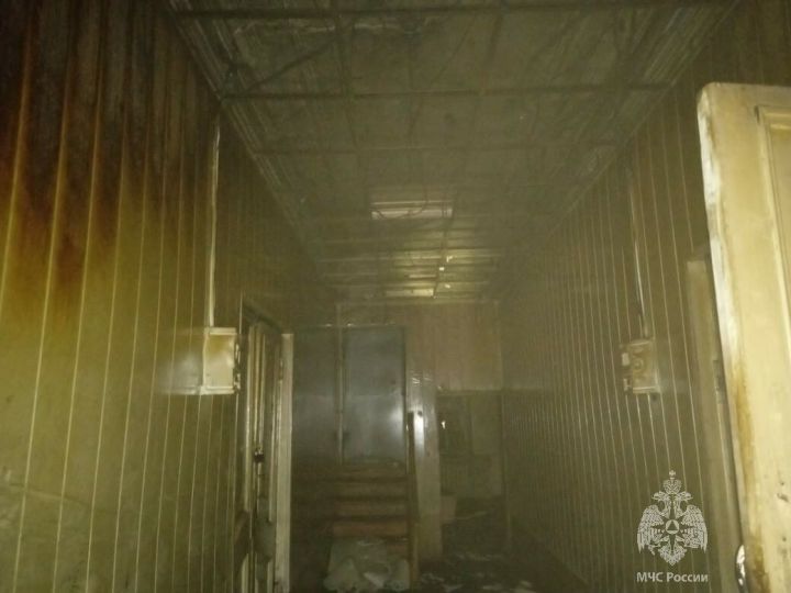 В Татарстане на пожаре в двухэтажке один человек погиб и четверо пострадали