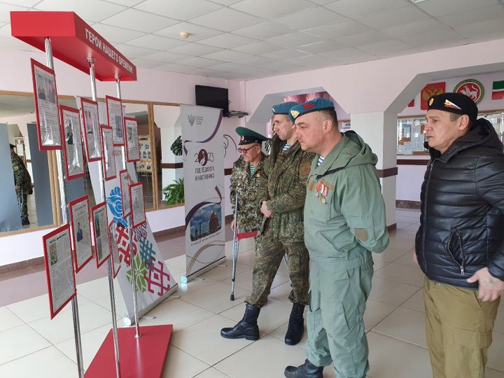 Юнармейцы второй школы Болгара встретились с участниками боевых действий