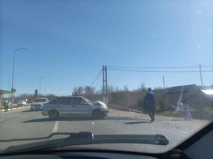 В аварии на выезде из Болгара пострадали два человека