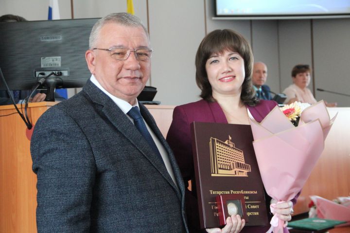 Муниципальных работников Спасского района поздравили с профессиональным праздником