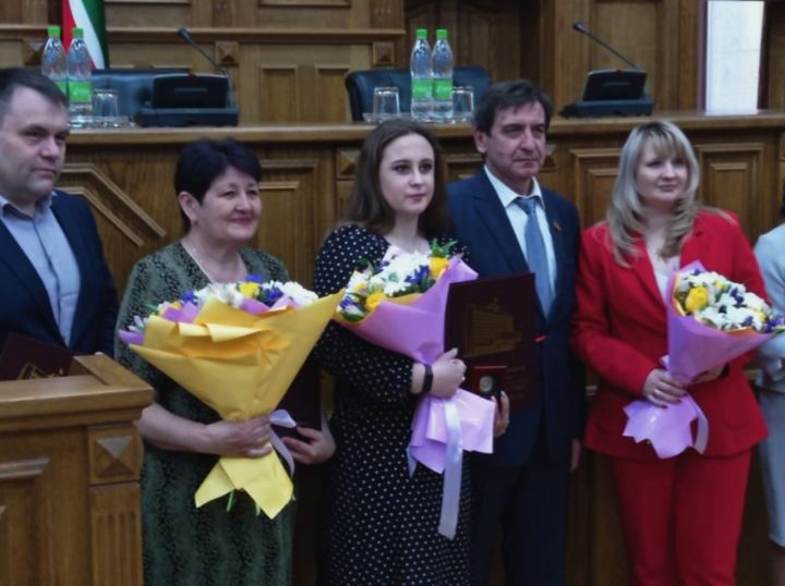Учитель Трёхозёрской школы стала победительницей республиканского конкурса