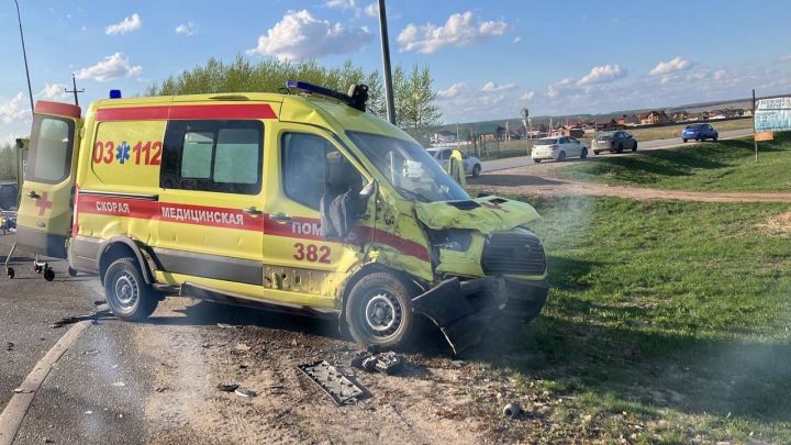 Скорая из Болгара попала в ДТП в Лаишевском районе