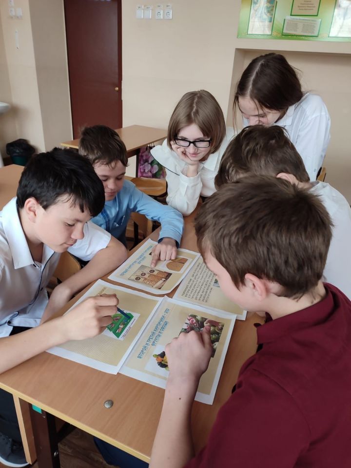 В Болгарской санаторной школе-интернате прошёл познавательный час «Азбука здорового питания»