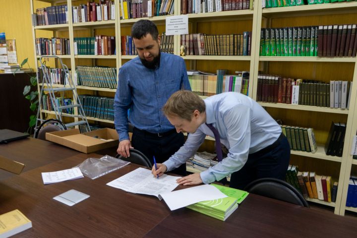 Сотрудники Болгарской исламской академии подарили Казанской православной духовной семинарии ряд научных трудов