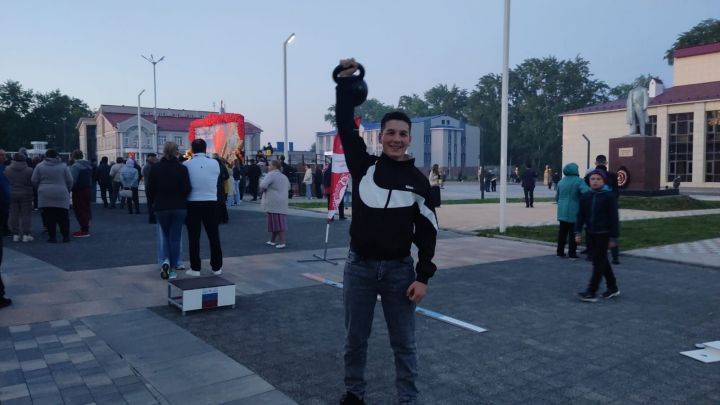 В честь Дня Победы на центральной площади Болгара работала мобильная площадка ГТО