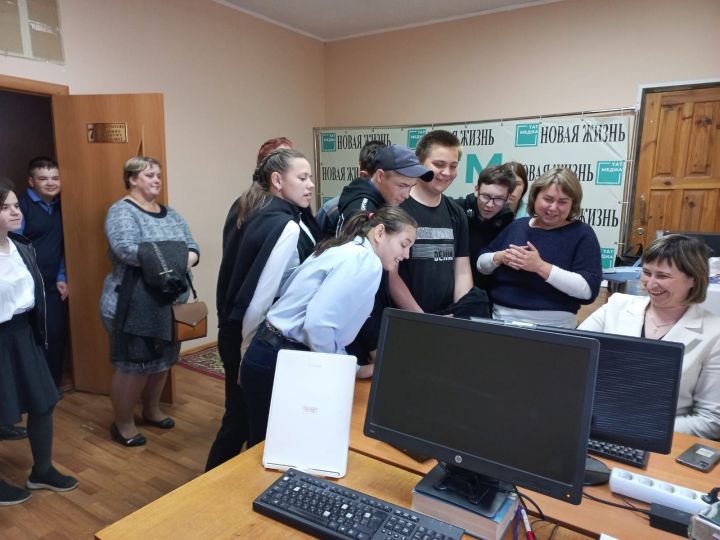 Ученики Болгарской школы-интерната для детей с ОВЗ узнали, как выпускается газета