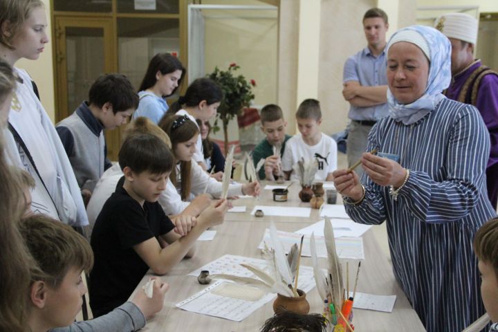 Гости «Изге Болгар жыены» поучаствовали в мастер-классе по арабской каллиграфии