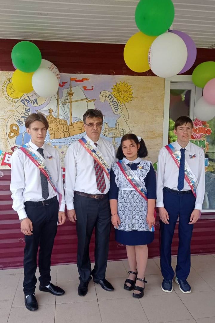 Для выпускников 9 класса Кузнечихинской школы прозвучал последний звонок