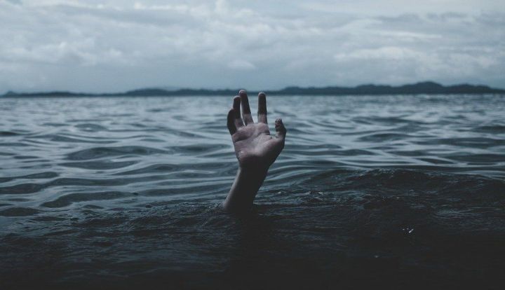 Водолазы нашли тело 18-летнего подростка, утонувшего накануне в реке Казанка
