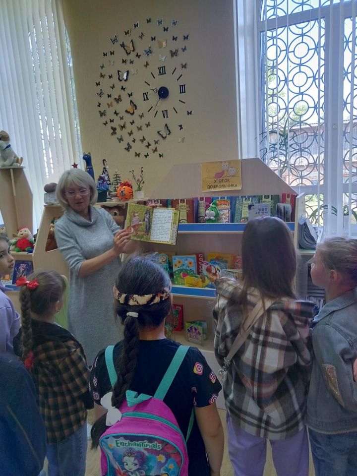 Второклассники Болгарской средней школы №2 посетили детскую библиотеку