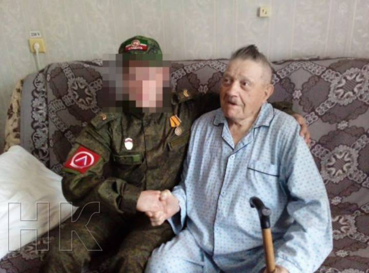 В Татарстане военнослужащий навестил в больнице ветерана, от которого получил письма в зоне СВО