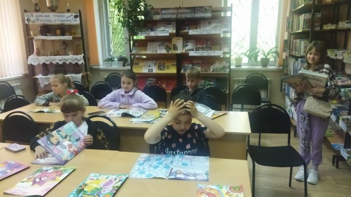 Второклассники Болгарской средней школы №2 посетили детскую библиотеку