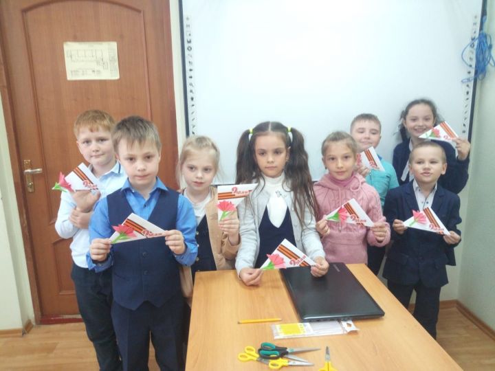 В объединении «Школа цифрового творчества» провели мастер-класс «Красная гвоздика»