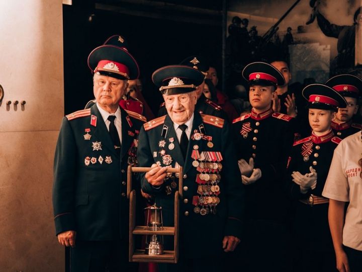 В Казани ветерану Великой Отечественной войны Алексею Комлеву передали «Огонь Памяти»