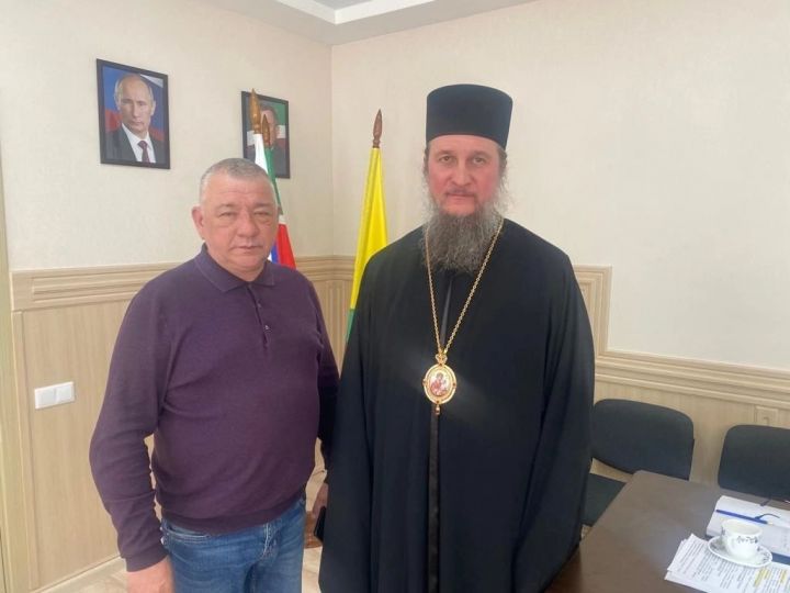Владыка Пахомий встретился с главой Спасского района Фаргатом Мухаметовым