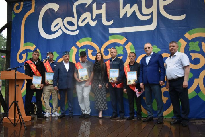 На прошедшем в Болгаре Сабантуе чествовали лучших механизаторов Спасского района